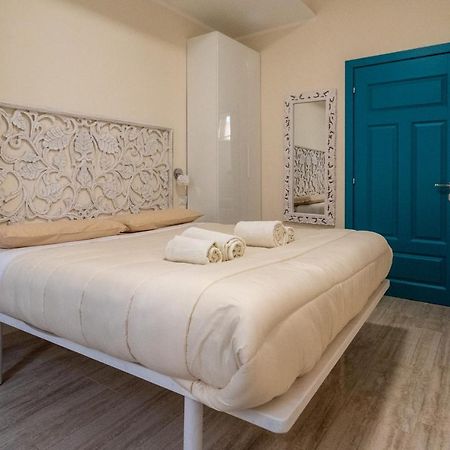 Room With Independent Entrance - Termini/Aquarium Roma Exterior foto